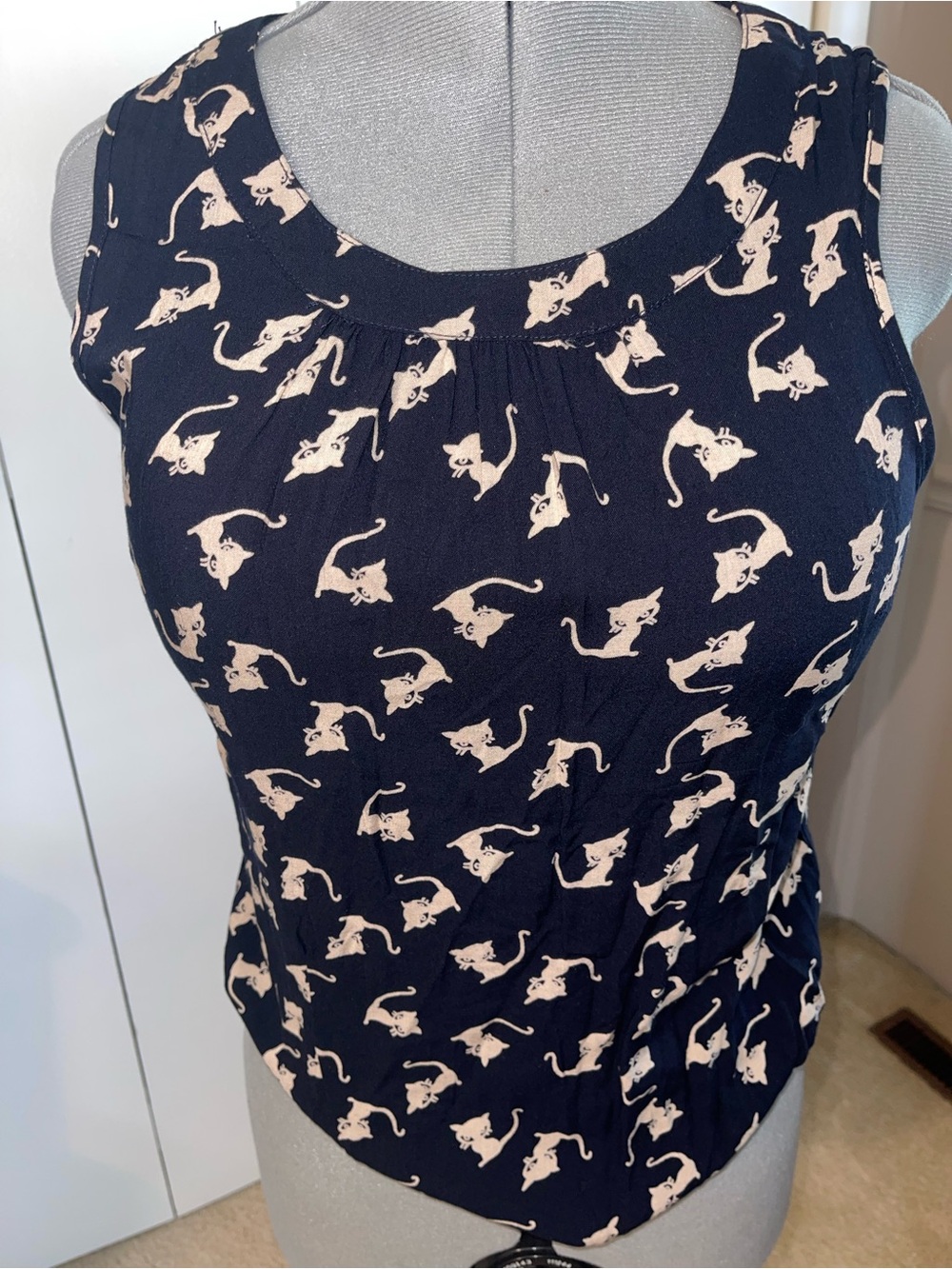 GUC Sunny Girl (sold through Modcloth) size L Kitty blouse.